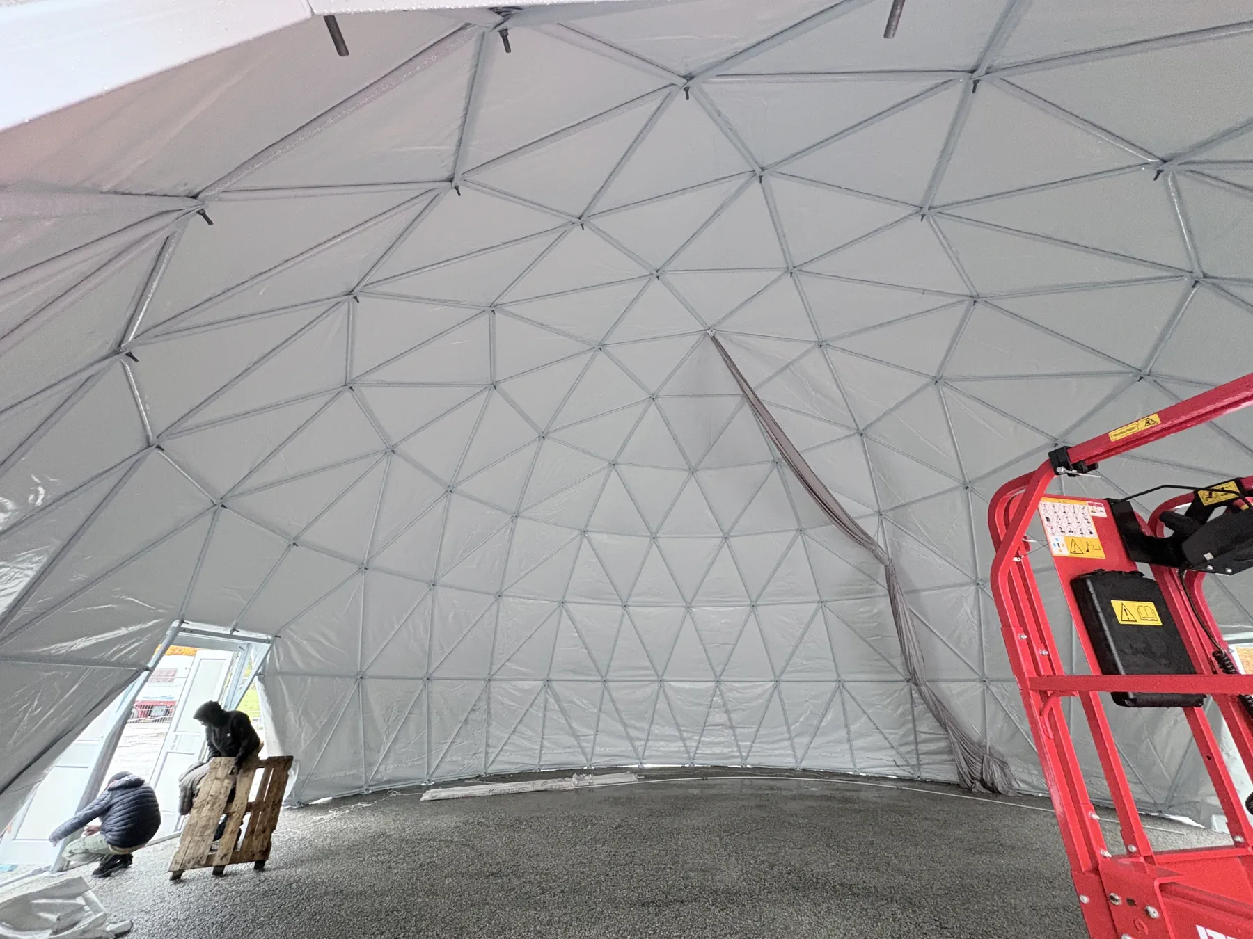 Teatro immersivo: interno cupola geodetica 14 metri