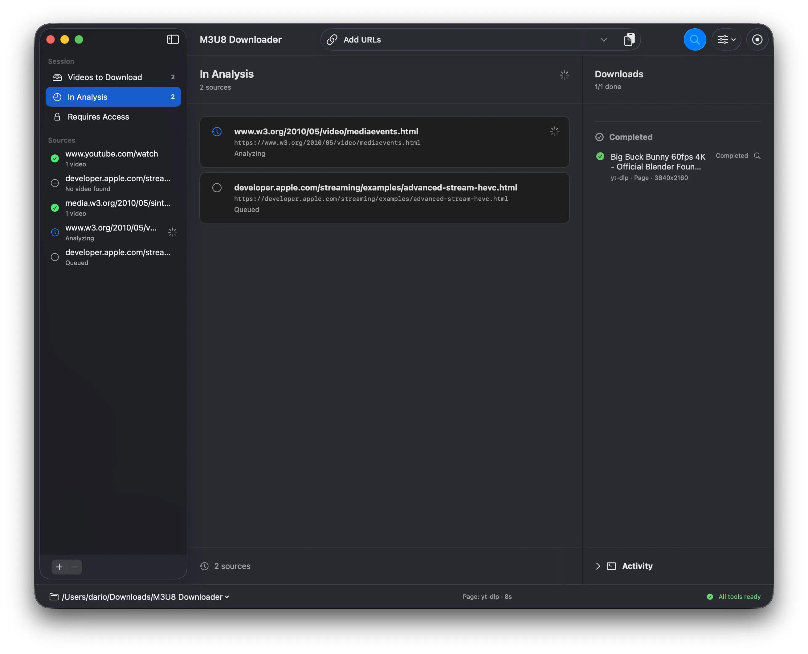 Coda di analisi di M3U8 Downloader con sorgenti attive e in attesa