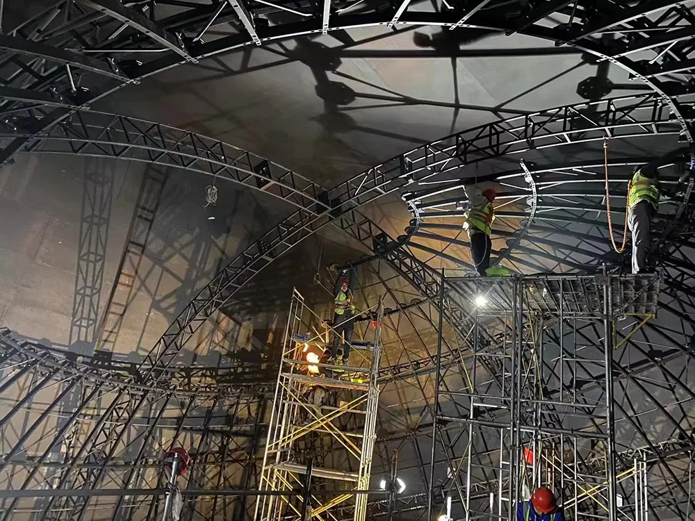 Assemblaggio dei supporti della superficie fulldome