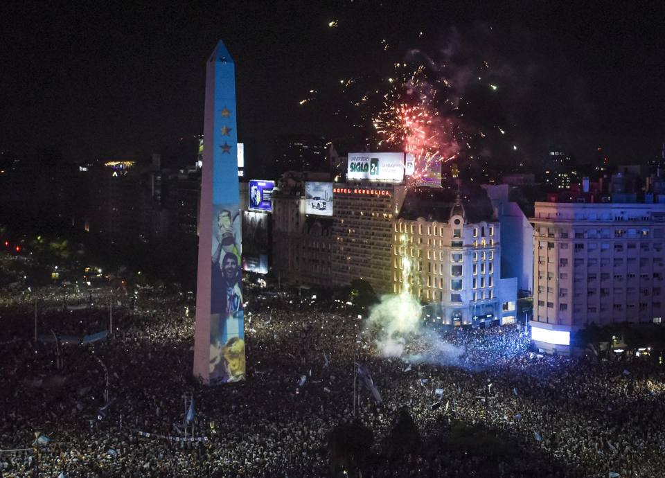 Video mapping sul Palacio Municipal di Buenos Aires per celebrare la vittoria dell'Argentina nella Coppa del Mondo 2022